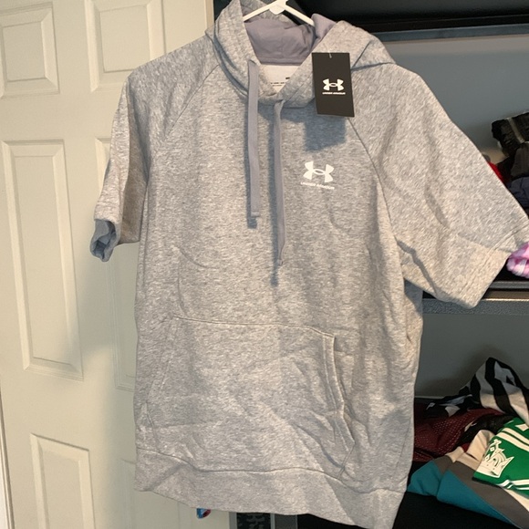 Under Armour short sleeve hoodie - Picture 4 of 5